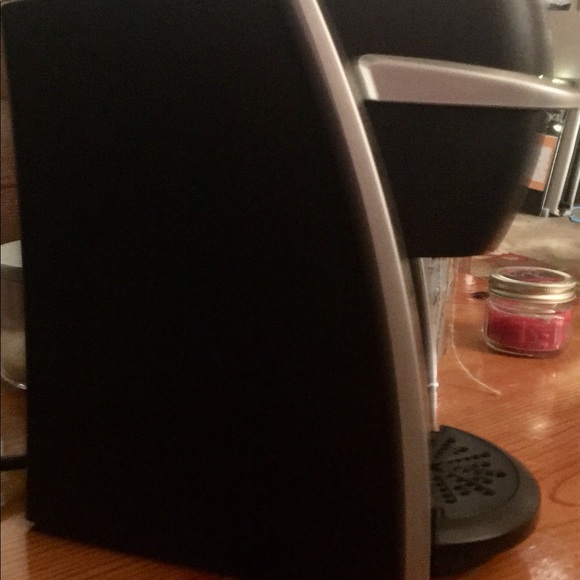 Keurig coffee maker - Picture 4 of 4